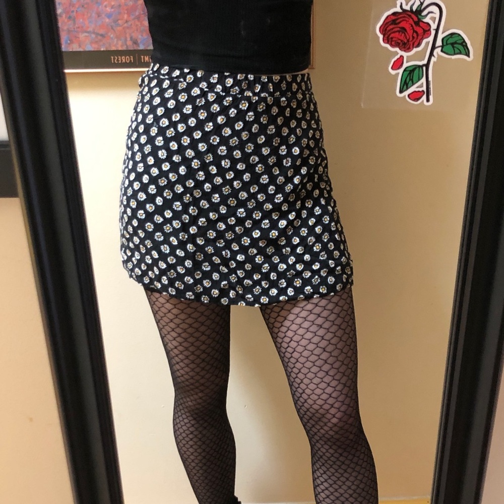 brandy melville, daisy patterned, mini skirt